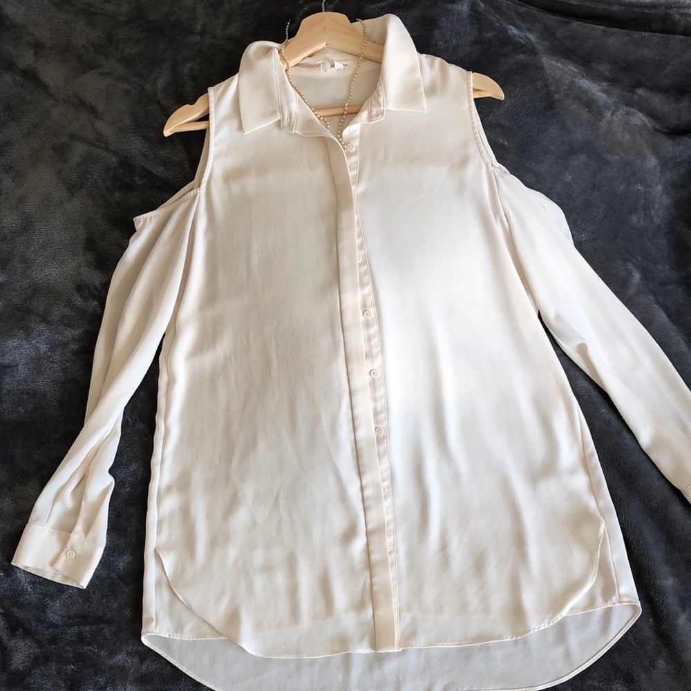 Pleione Cold Shoulder Blouse in black and ivory